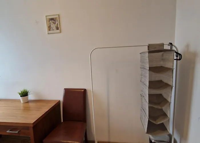 Niebieski Meander Pokoje blisko metra Warszawa